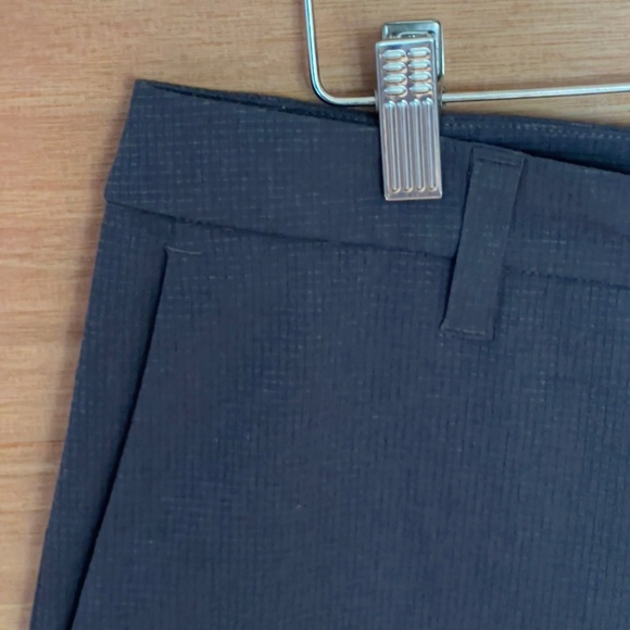 Lululemon Commission Short 7"  size 36 obsidian gray quick drying mesh pockets - Picture 3 of 9